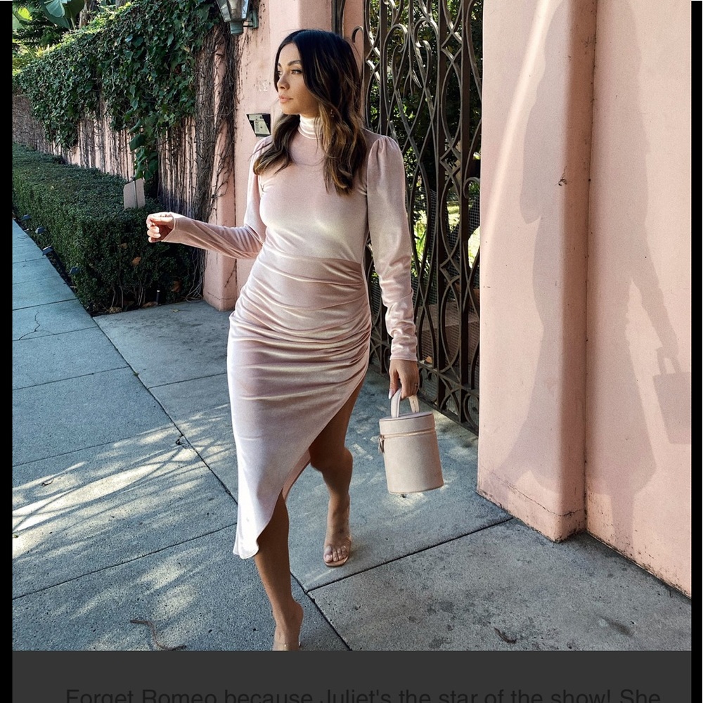 NWT Starlow velvet dress